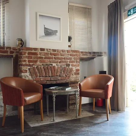 Gazde/Camere de închiriat 8 Design *